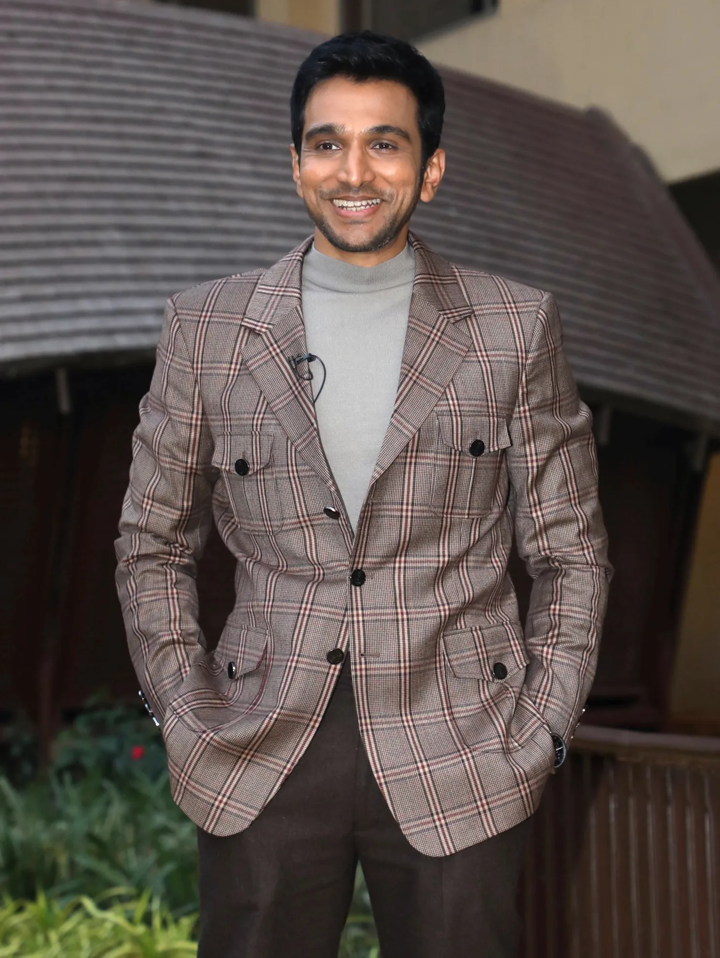 Is Pratik Gandhi’s Character in ‘Saare Jahan Se Accha’ Loud or Dramatic?