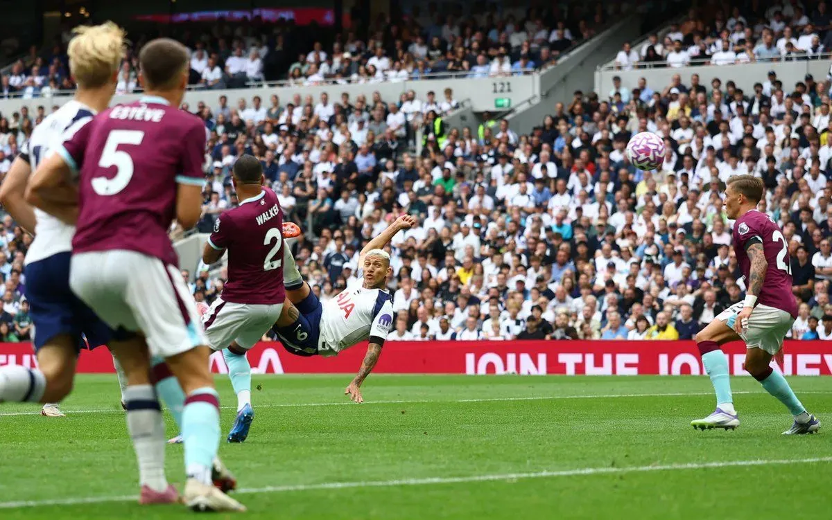 How Did Tottenham and Sunderland Shine While Brighton Faltered?