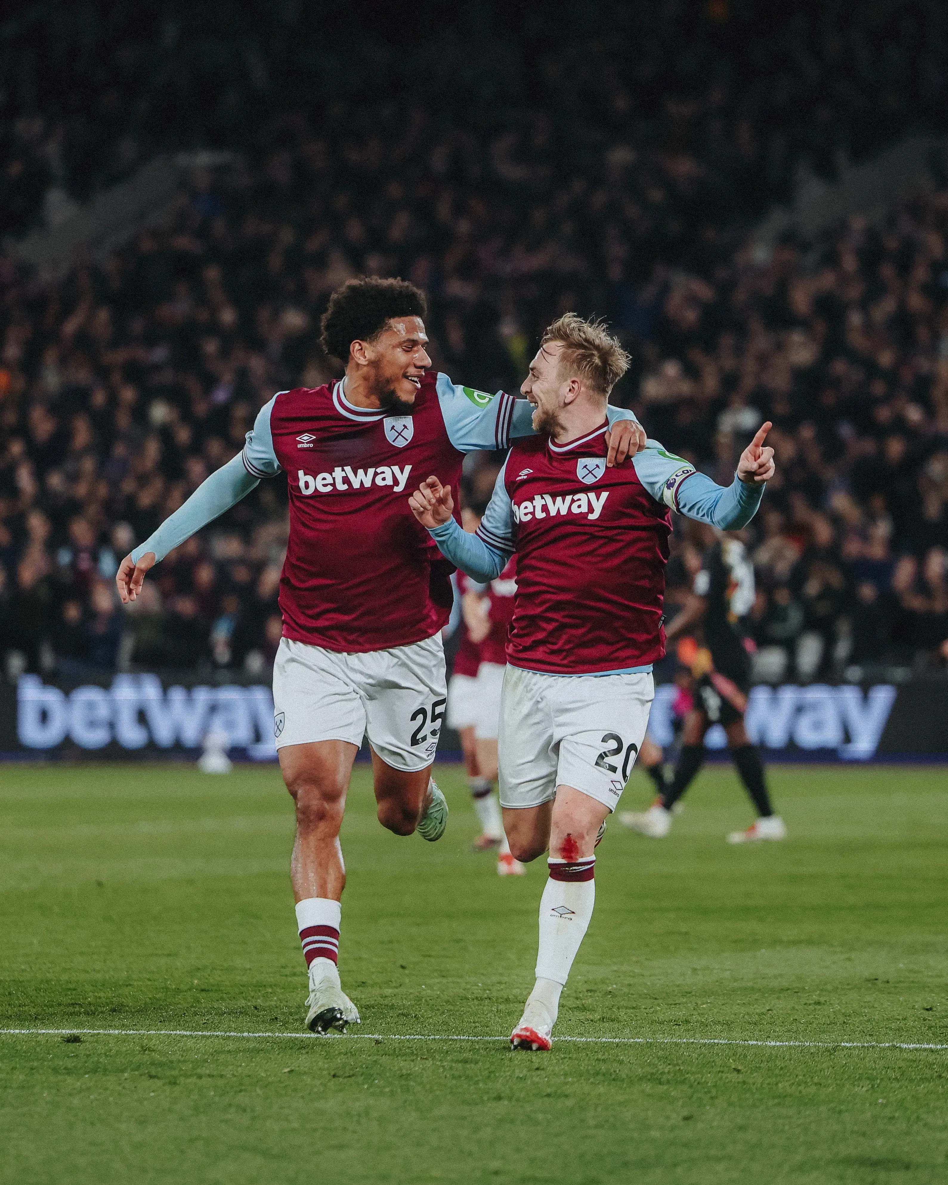 Premier League: West Ham Secures Consecutive Victories Against Leicester