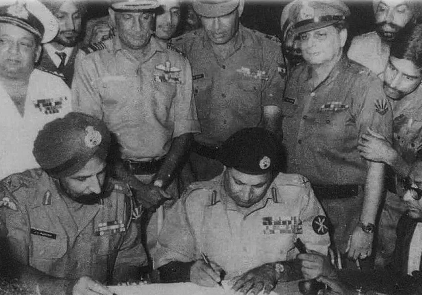 President Murmu and PM Modi Lead Nation in Tribute on Vijay Diwas