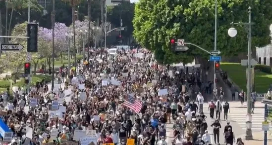 Why Are Protesters Clashing with National Guard Troops in Los Angeles?