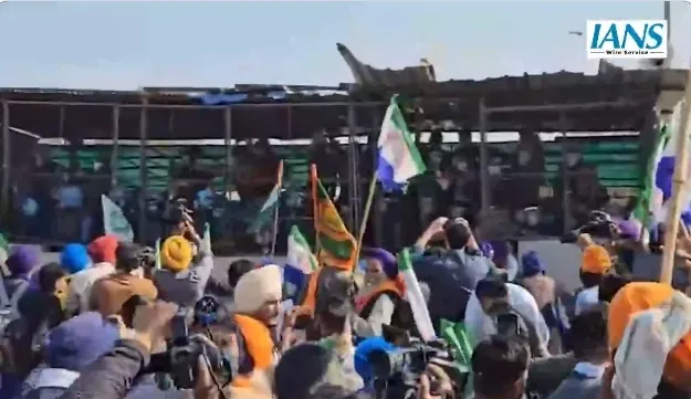 Farmers from Punjab Protest at Shambhu Border, Encounter Tear Gas While Attempting to Overcome Barricades