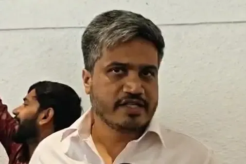 क्या पुणे के कोथरूड पुलिस स्टेशन में लड़कियों से मारपीट का मामला सच है? रोहित पवार ने किया खुलासा