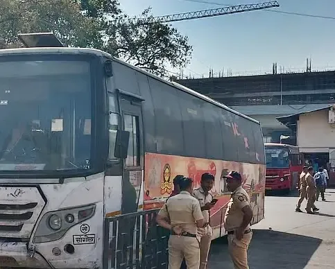 Pune Rape Incident: Police Announces Rs 1 Lakh Reward for Last Informant, Investigating Accused's Suicide Attempt