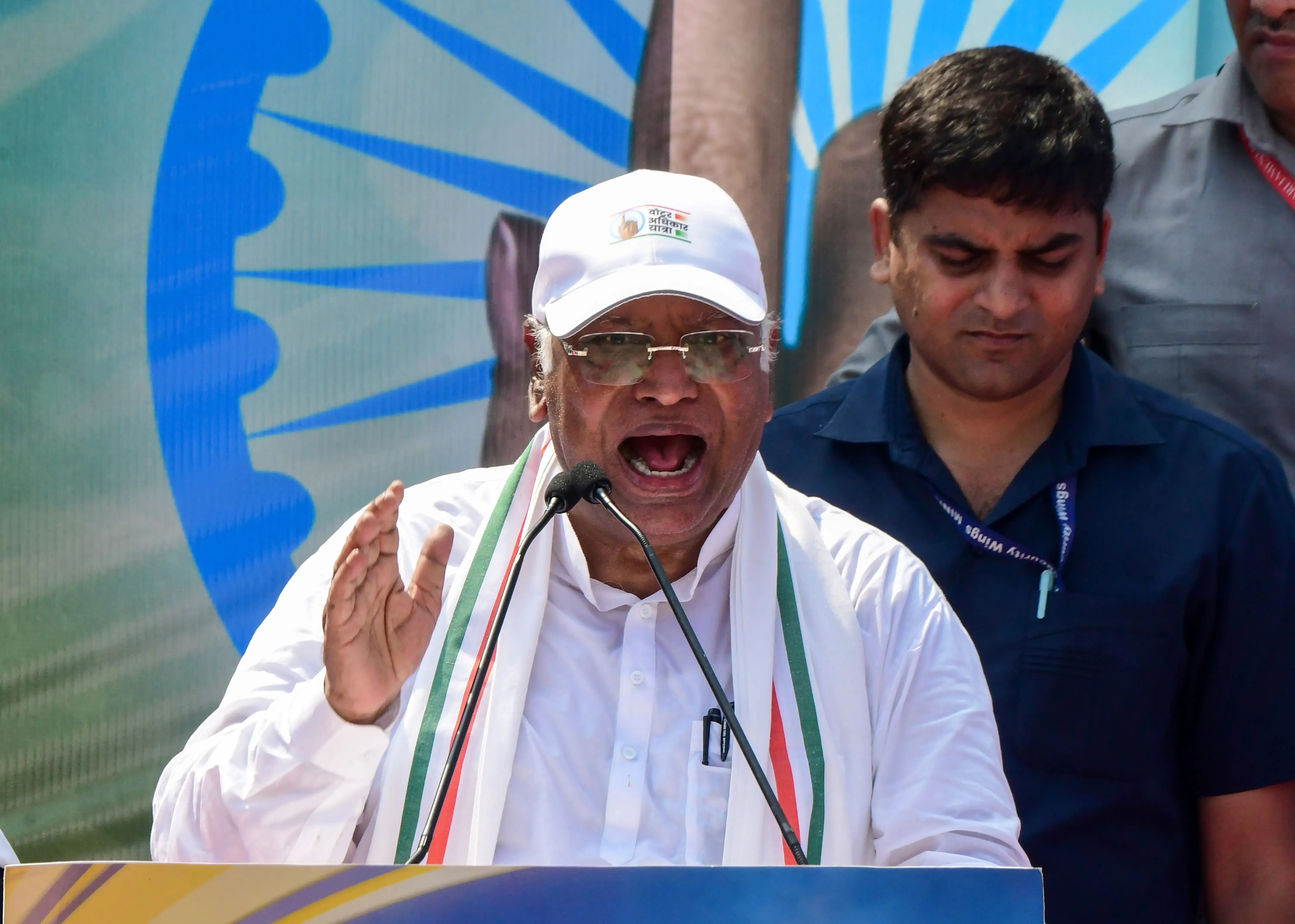 क्या मल्लिकार्जुन खड़गे ने पंजाब बाढ़ के लिए राहत और पुनर्वास के प्रयासों में वृद्धि की अपील की?