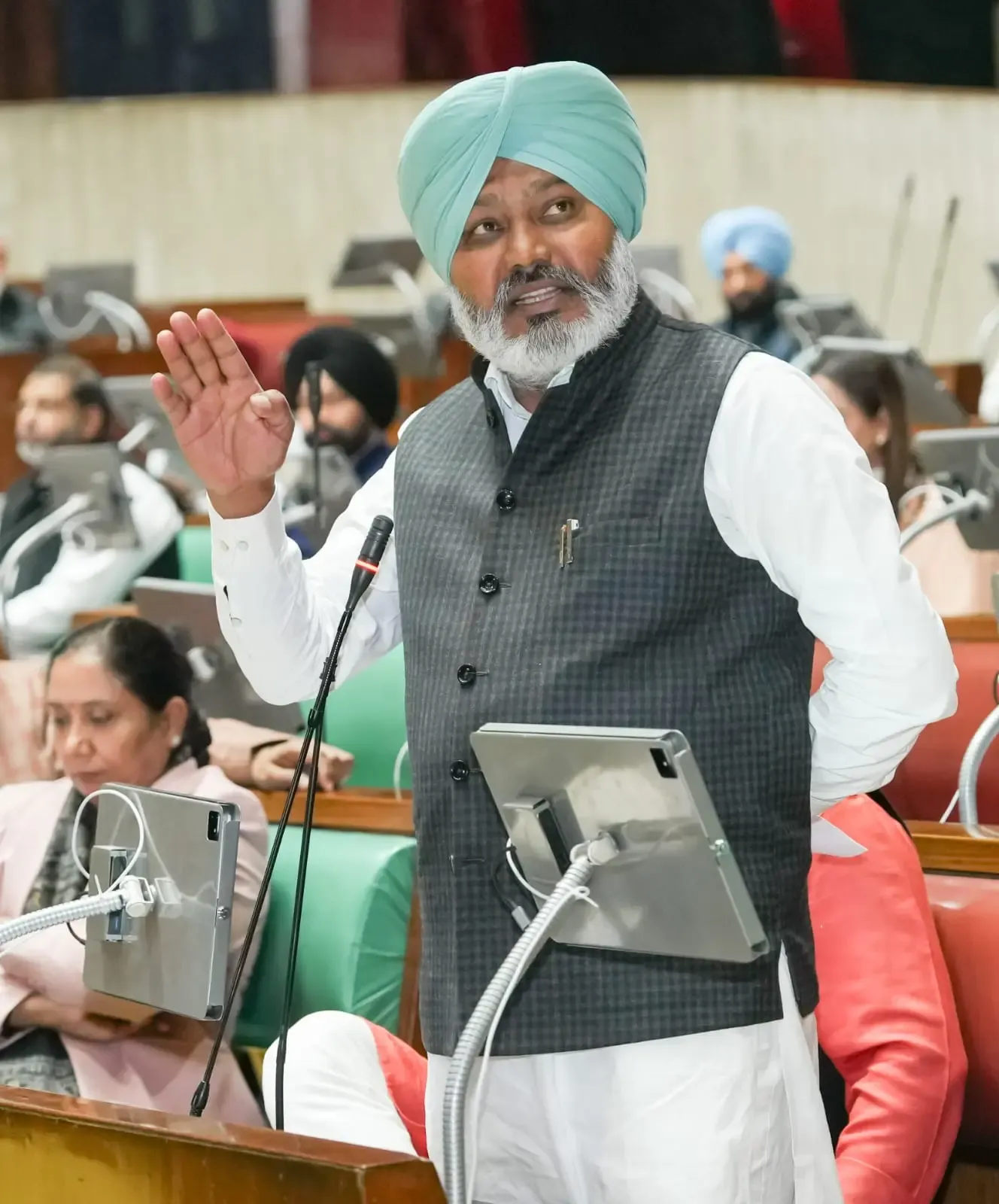 Punjab Assembly Denounces Removal of Ambedkar, Bhagat Singh Portraits in Delhi