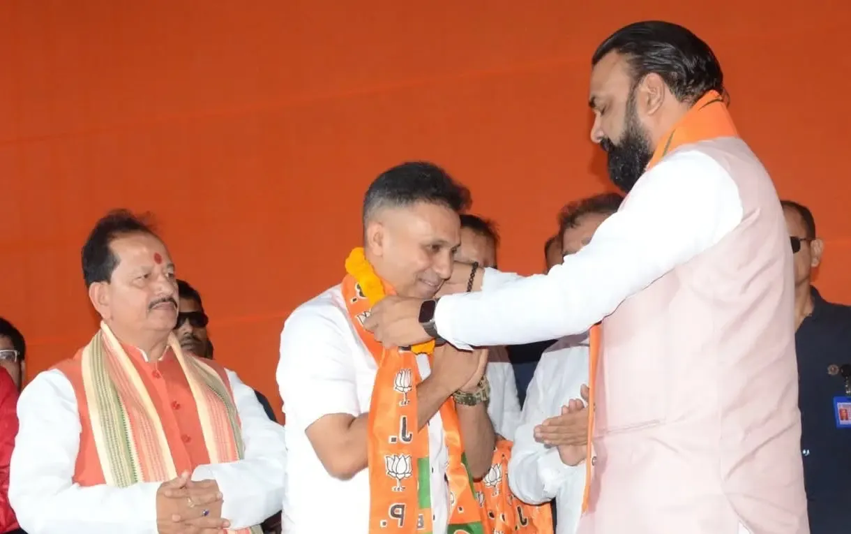 क्या पूर्व आईपीएस अधिकारी आनंद मिश्रा ने भाजपा का दामन थामा? पूर्व मंत्री नागमणि भी भाजपा में शामिल हुए!