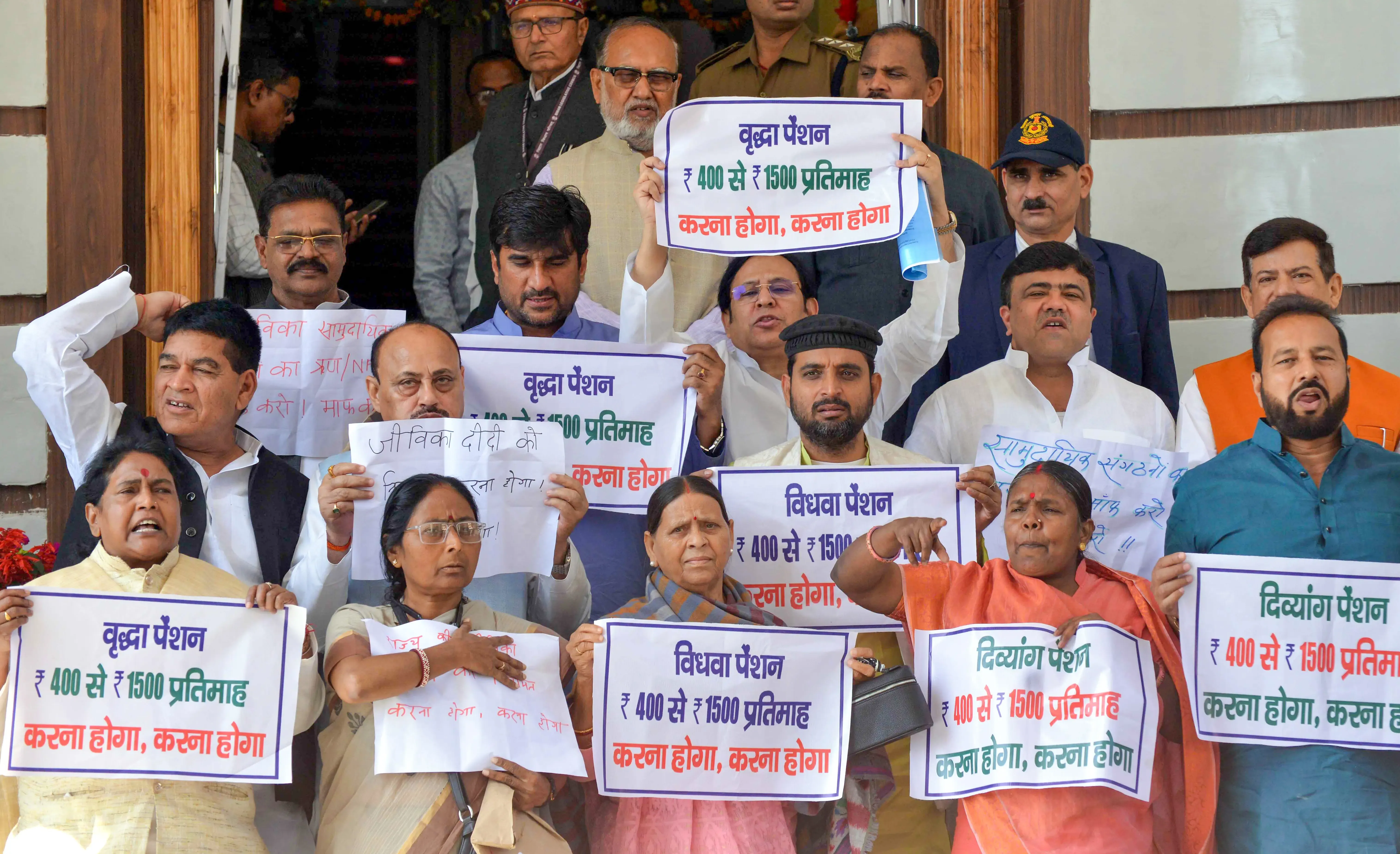 Rabri Devi Heads Opposition Protest, Urges Higher Pensions and Free Electricity in Bihar Budget