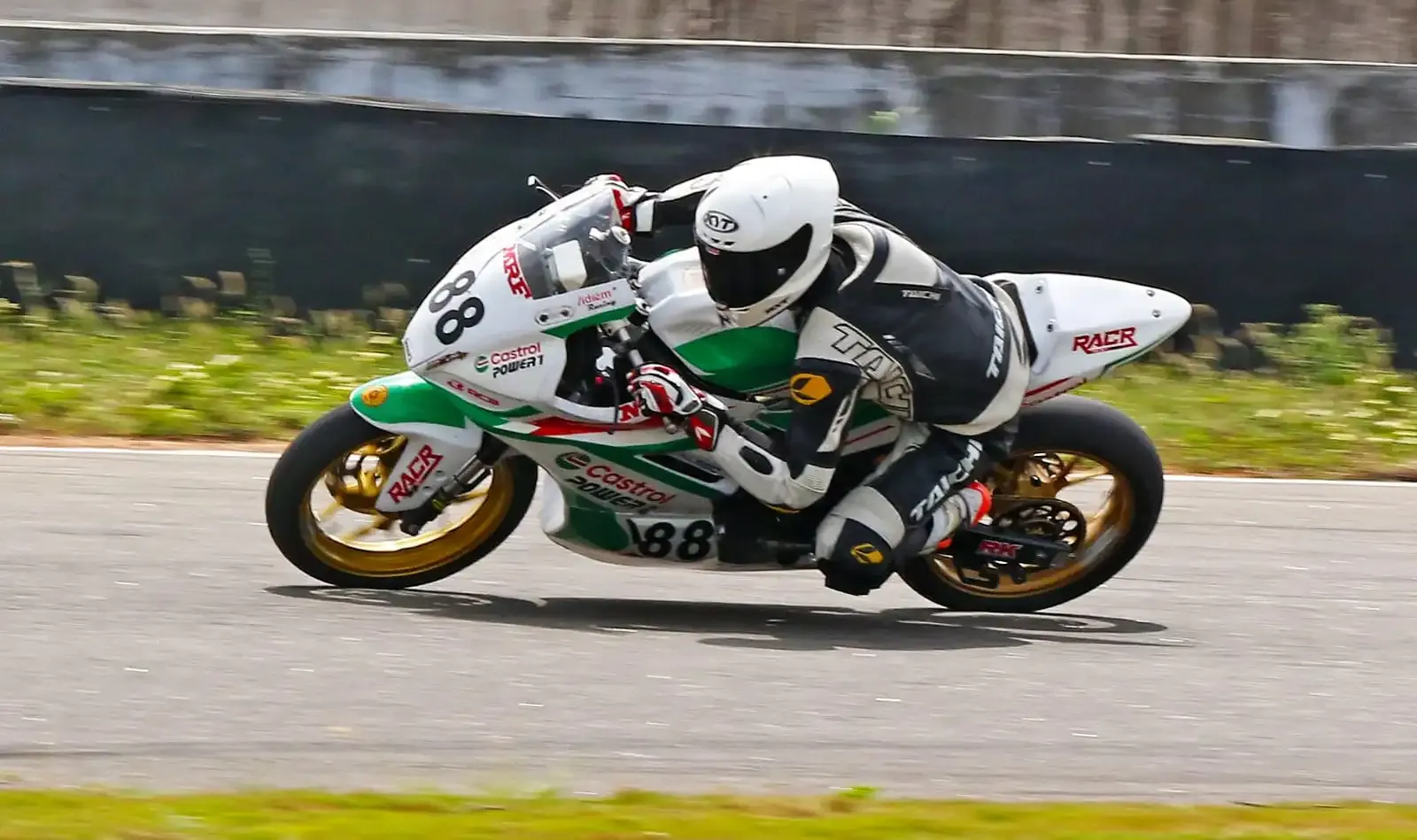 Did Rahil Pillarisetty Secure Pole Position in the Rolon Round of the National Motorcycle Racing Championship?