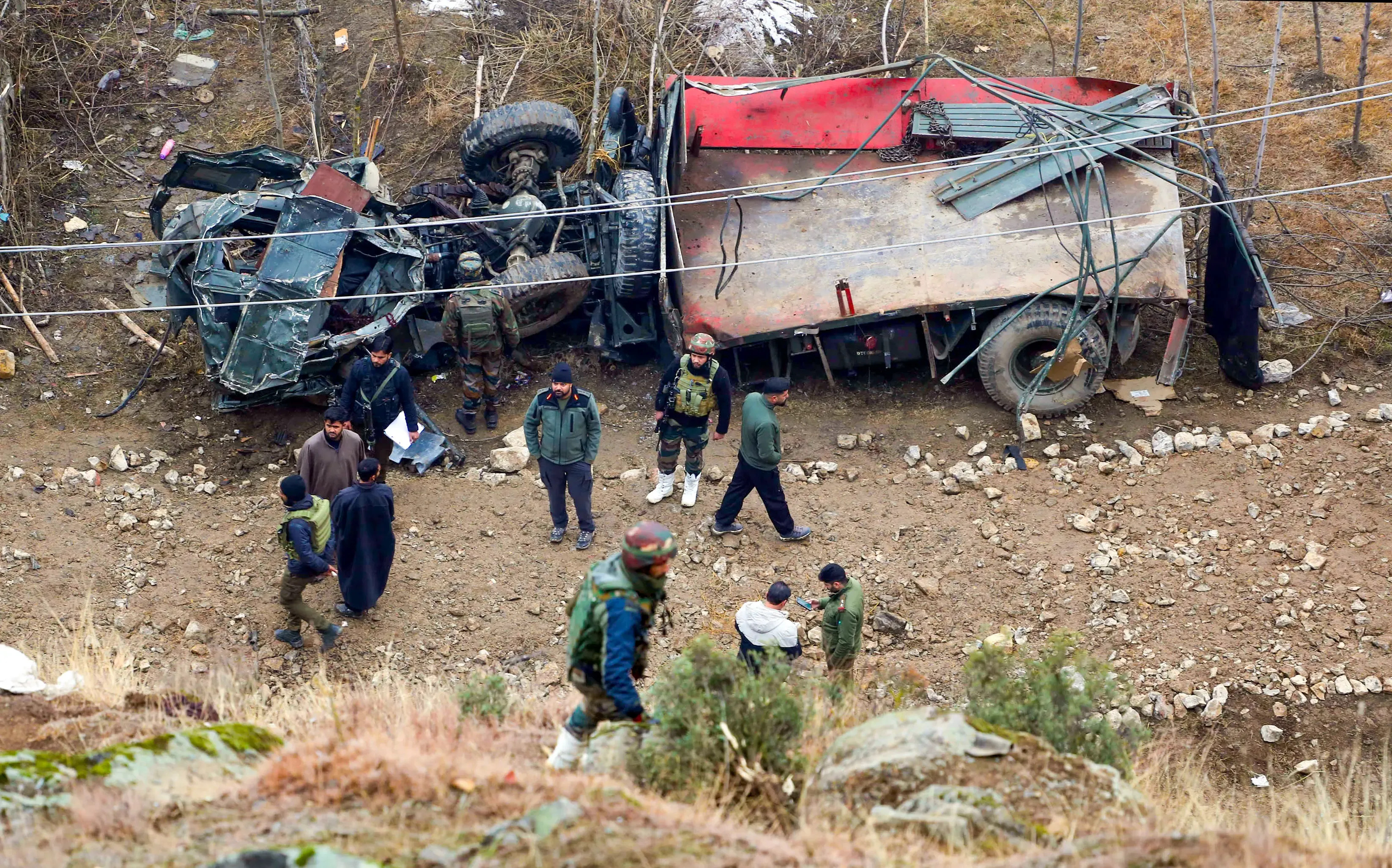 Rahul Gandhi and Priyanka Gandhi Mourn the Loss of Soldiers in Bandipora Accident, Wish for the Injured's Recovery