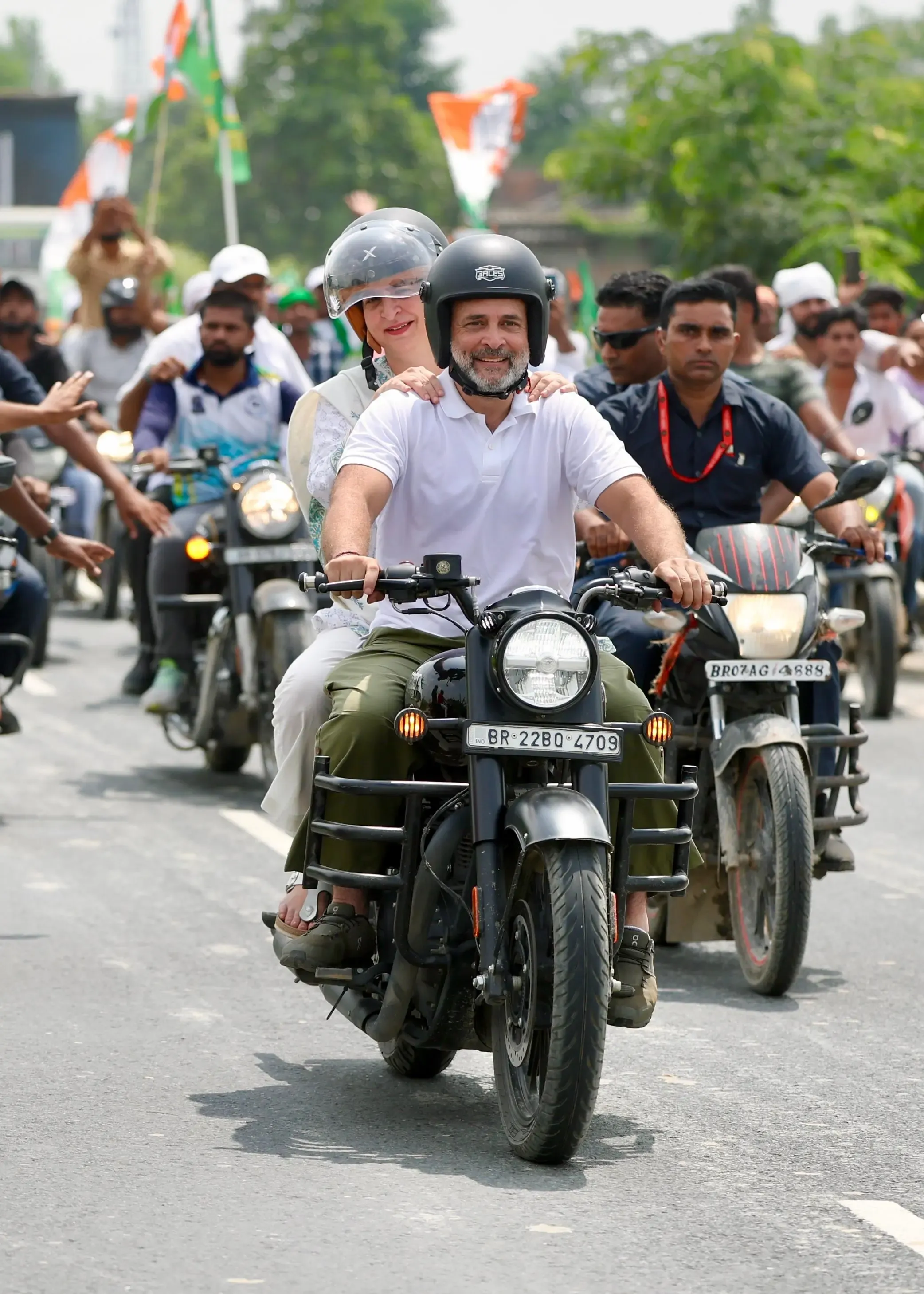 क्या राहुल गांधी ने 'वोटर अधिकार यात्रा' में फिर चलाई बुलेट, प्रियंका पीछे थीं?