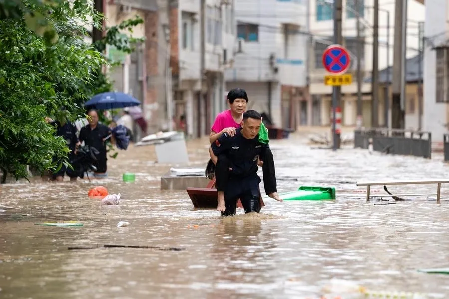 Did Rainstorms Prompt the Evacuation of Over 15,000 Residents in China's Chongqing?
