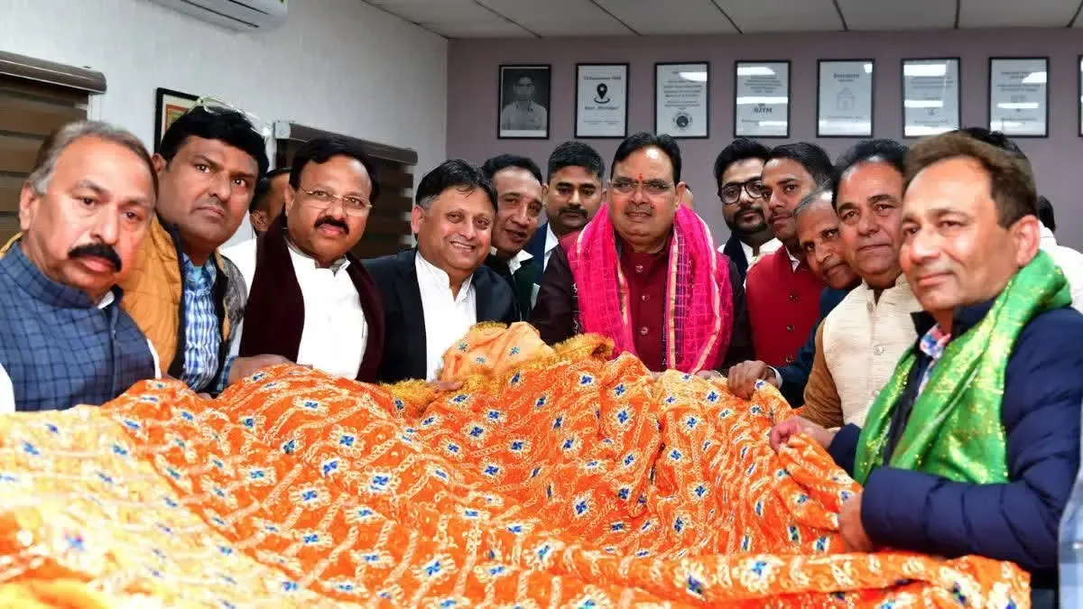 Rajasthan Leaders Offer 'Chadar' at Ajmer Sharif Dargah, Promoting Peace and Unity