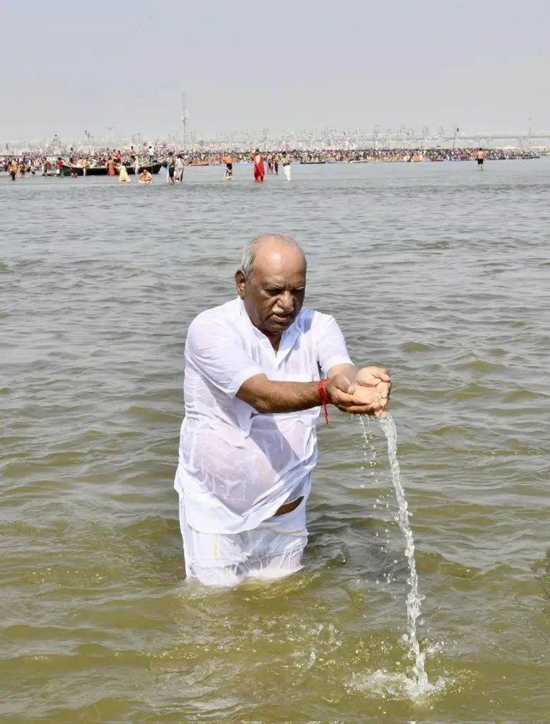 Rajasthan Governor Takes Sacred Dip at Triveni Sangam