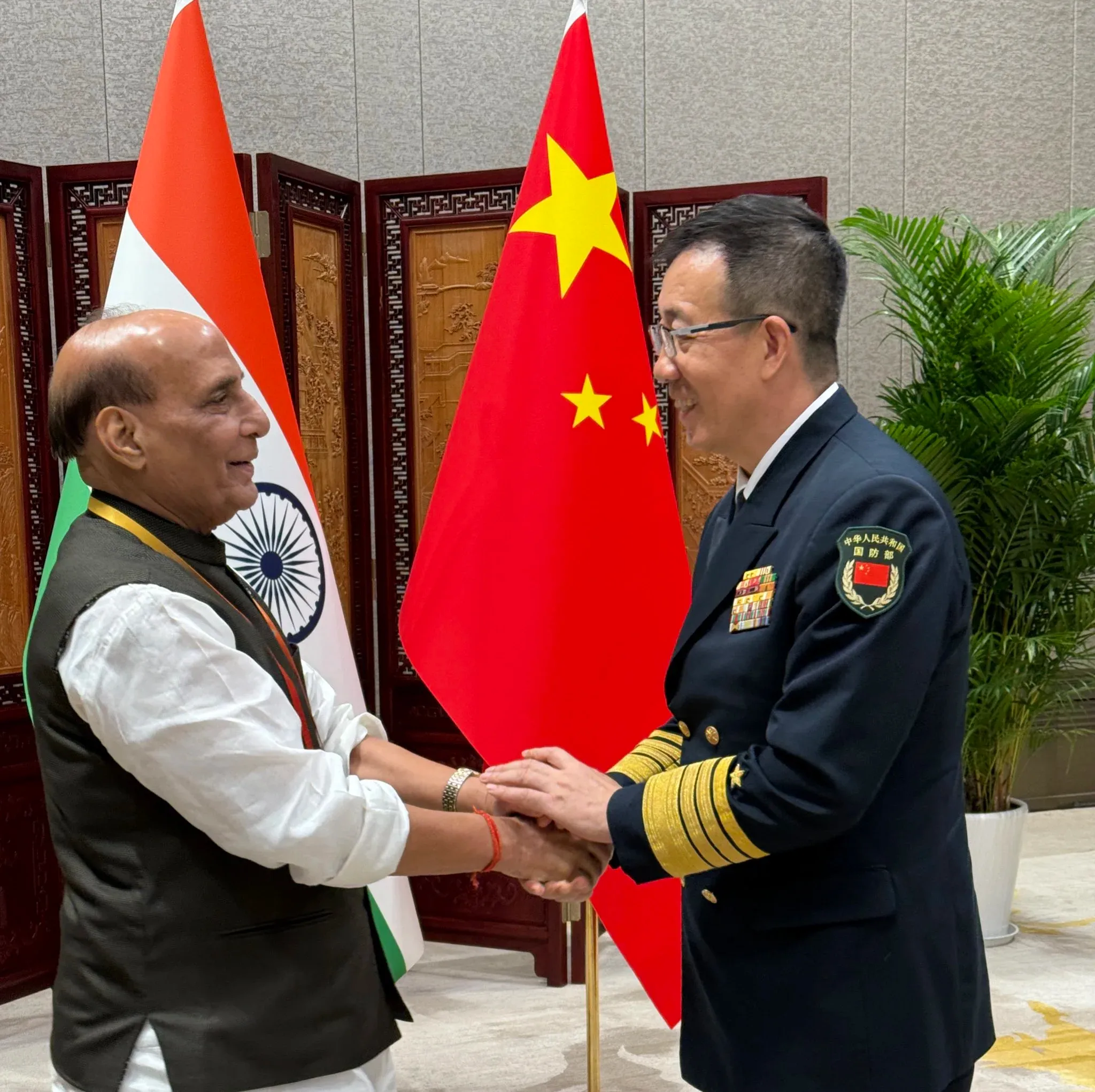Did Rajnath Singh Just Meet the Chinese Defence Minister?