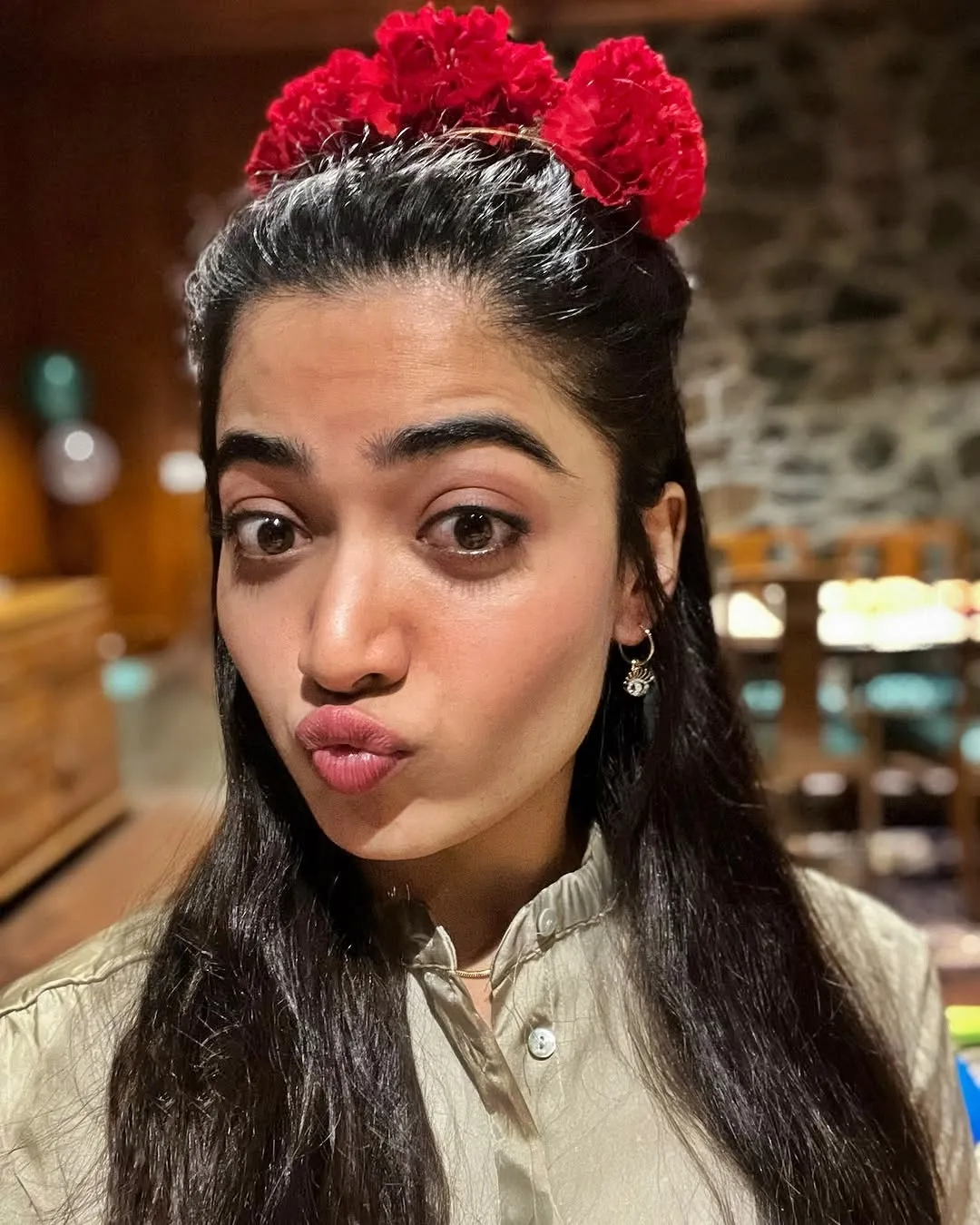 Rashmika Mandanna expresses love for a unique floral crown