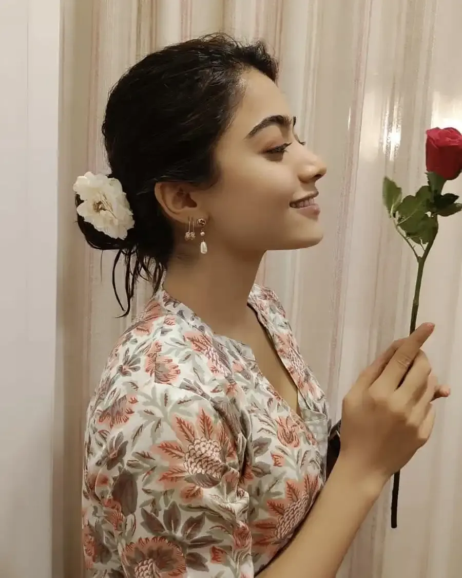 How Does Rashmika Mandanna Handle Tough Times?