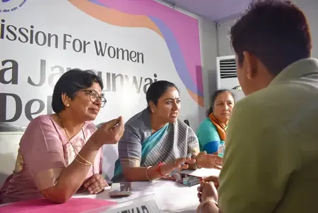 क्या राष्ट्रीय महिला आयोग आपके द्वार अभियान के तहत अहमदाबाद में जन सुनवाई का आयोजन कर रहा है?