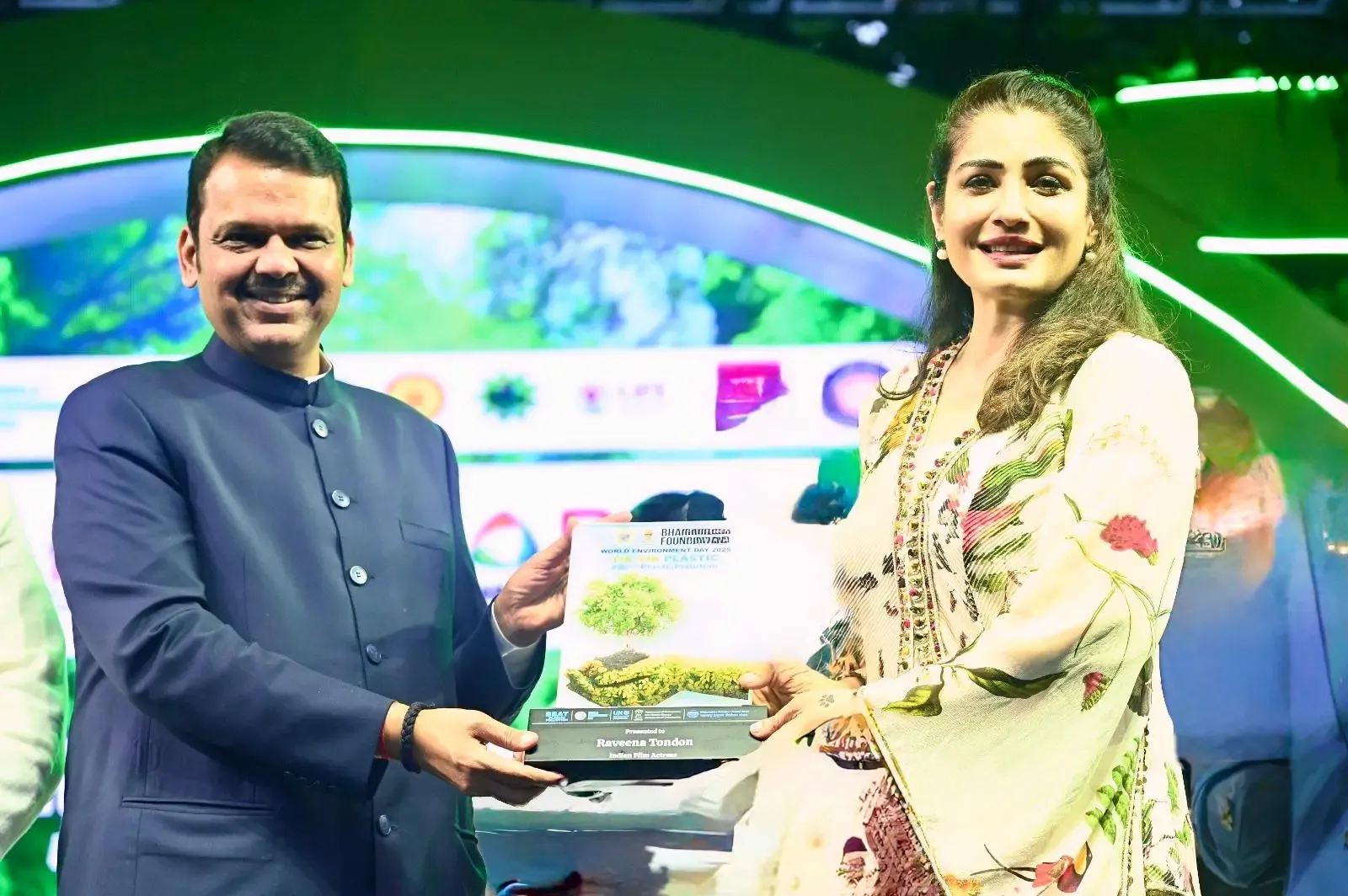 Is Raveena Tandon Recognized by Maharashtra CM Devendra Fadnavis?
