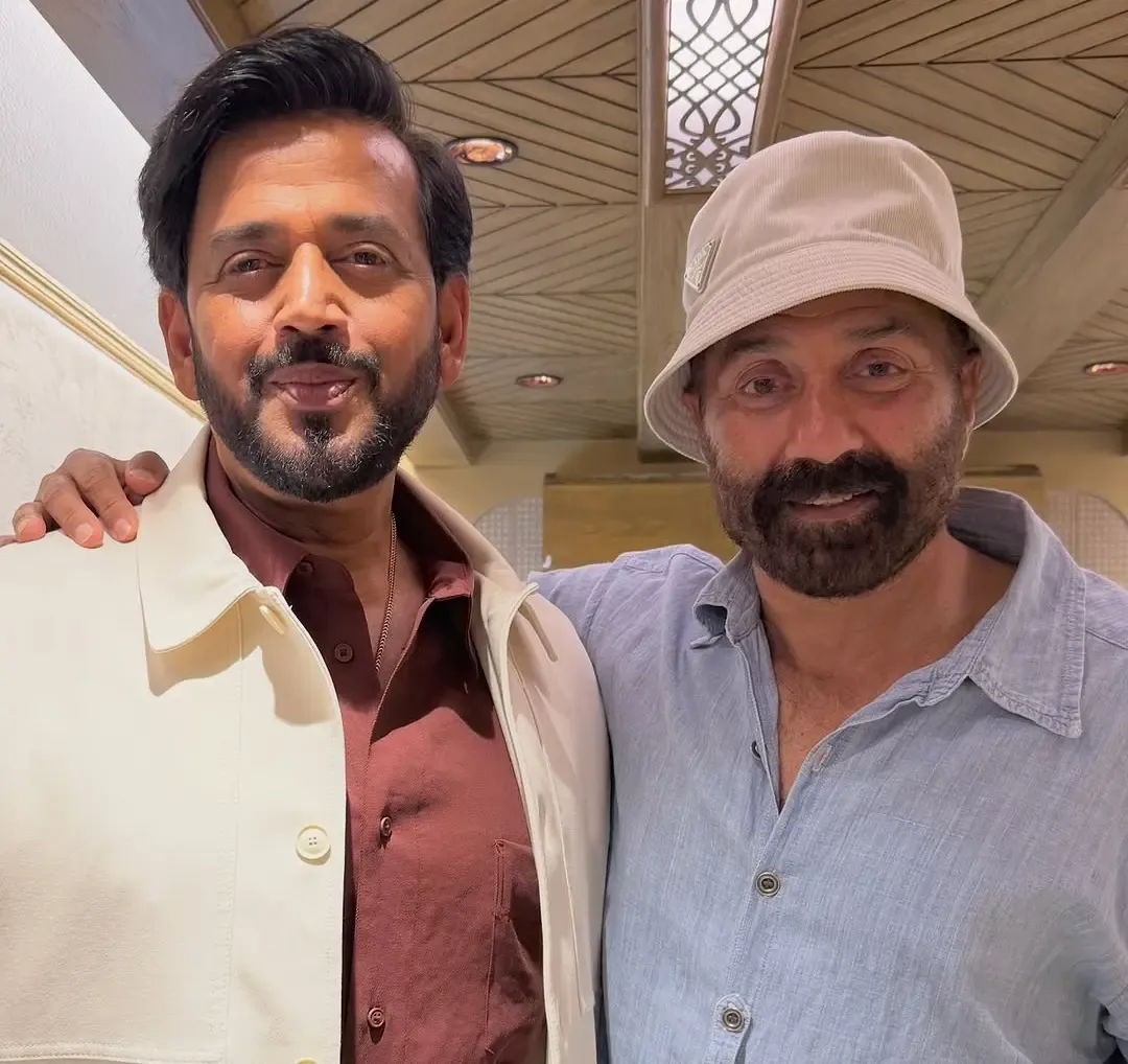 Ravi Kishan Radiates Happiness Alongside Sunny Deol