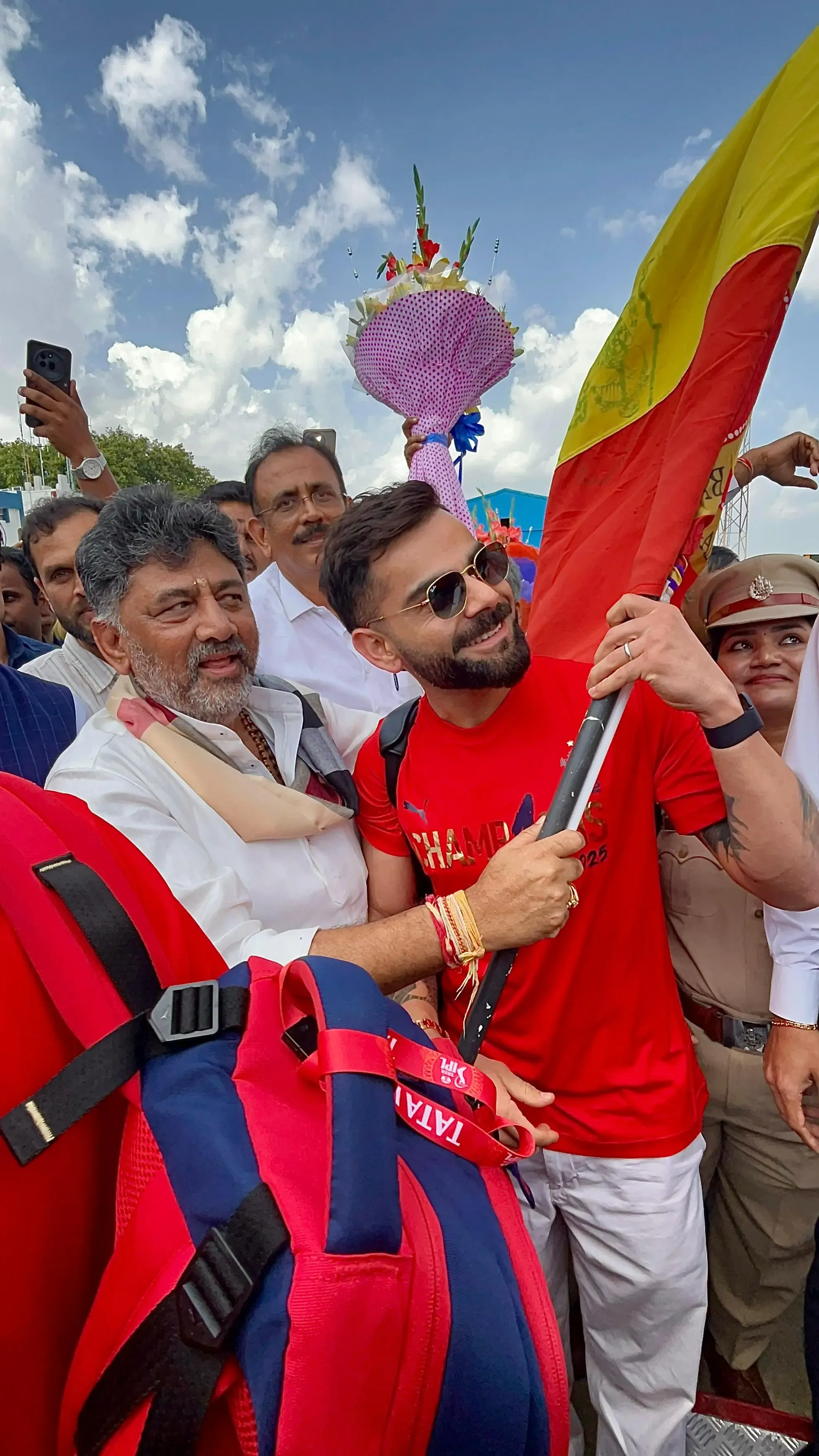 Did RCB Team Receive a Grand Welcome at B'luru Airport?