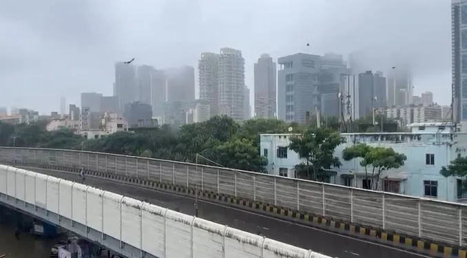 Why has a red alert been issued as heavy rain wreaks havoc in Mumbai?