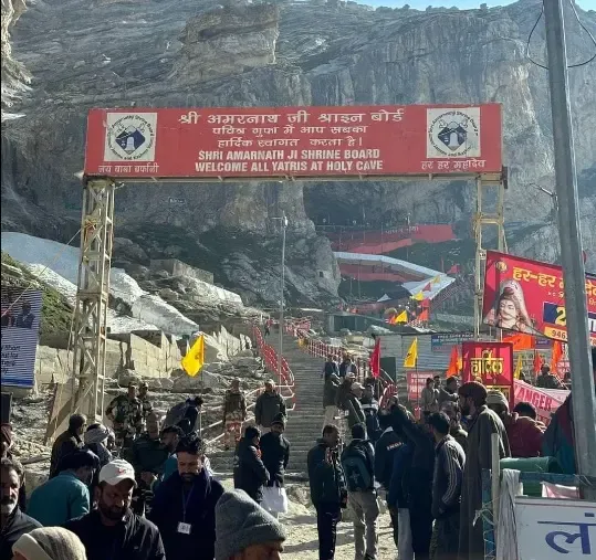 Registration Opens for Amarnath Yatra 2025 as Pilgrims Line Up at 540 Bank Branches