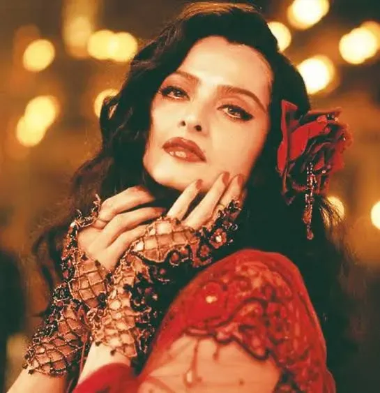 How Does Rekha View ‘Kaisi Paheli’ from ‘Parineeta’ as a Metaphor for Life?