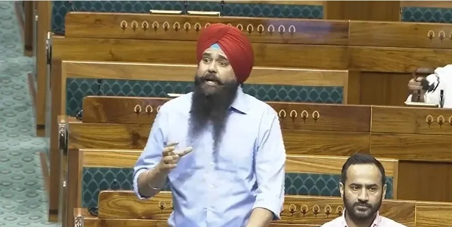 Should the New Delhi railway station be renamed after the 9th Sikh Guru?