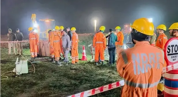 Rescue Operation Underway for 10-Year-Old Boy Trapped in Borewell in Guna, MP