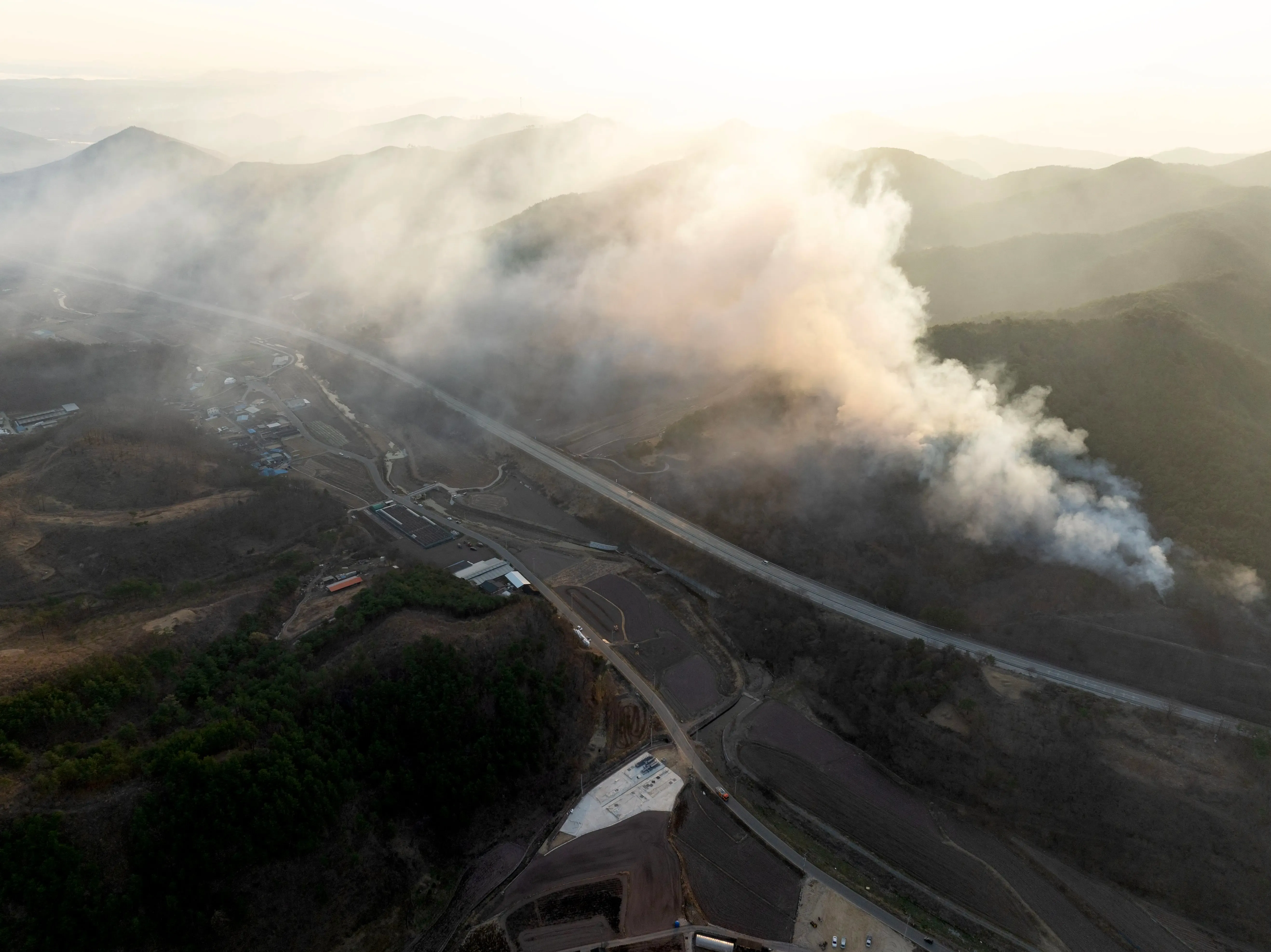 Hadong County in South Korea Urges Residents to Evacuate Amid Wildfire Outbreak