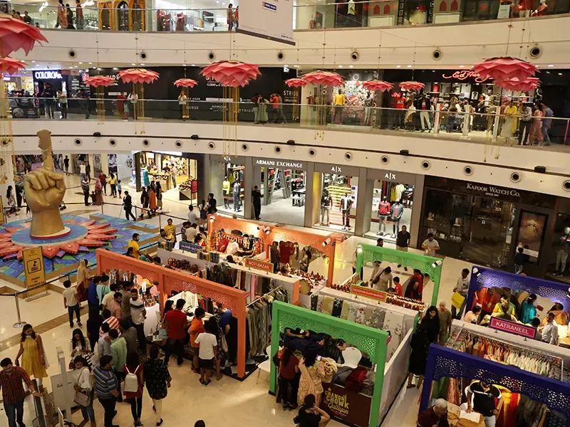Retail and IT Sectors Propel Women's Contractual Employment in India: Report