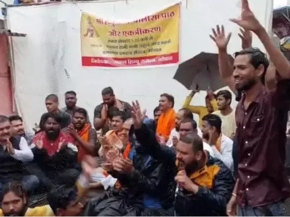 Are Right-Wing Activists Protesting Against Forced Migration of Hindu Families in Bhopal?