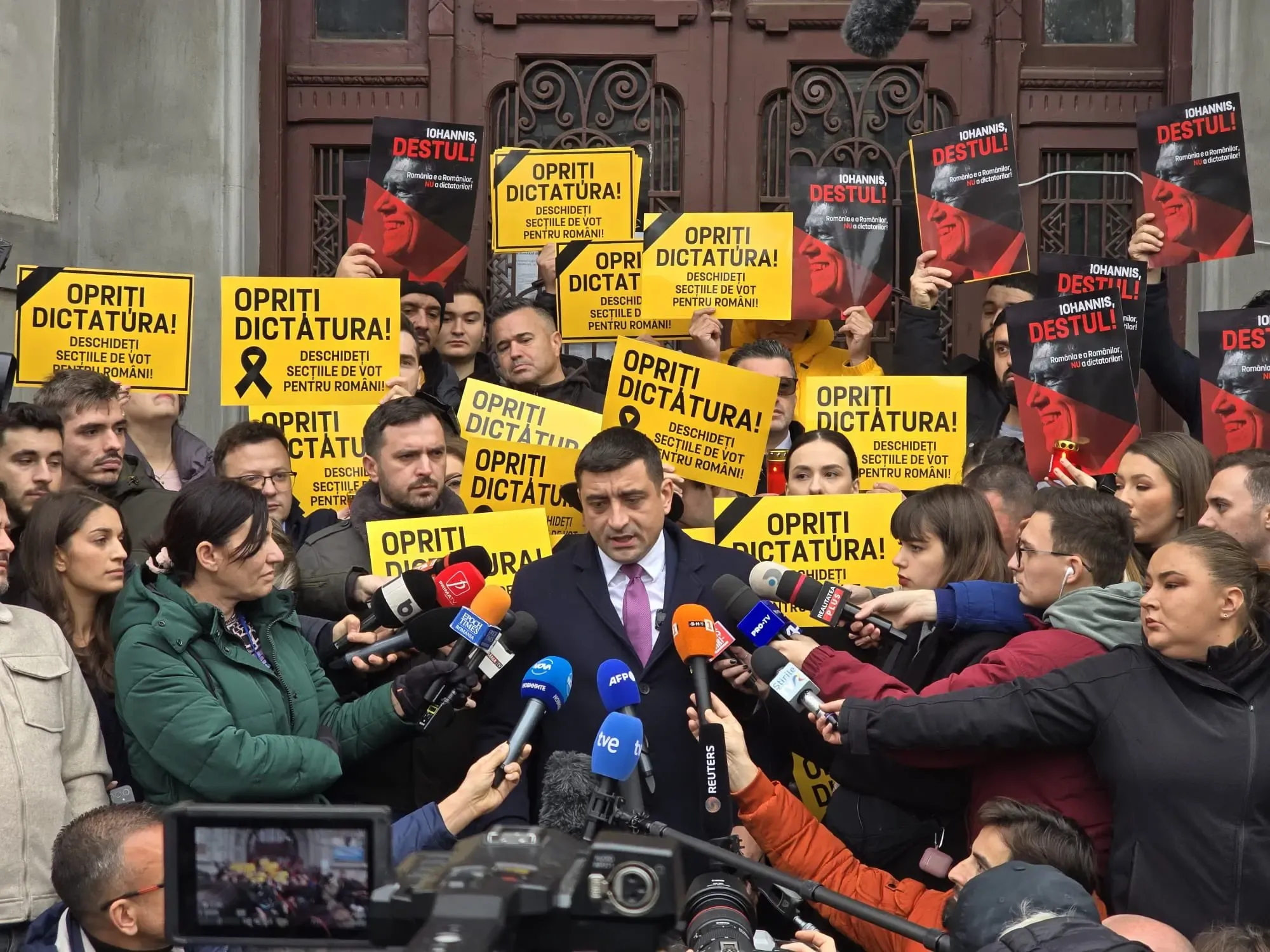 Outrage Erupts in Romania on Constitution Day Over Nullified Presidential Elections