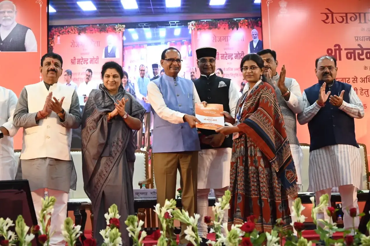 क्या रोजगार मेला युवाओं को आत्मनिर्भर भारत का सहभागी बनाएगा? : शिवराज सिंह चौहान