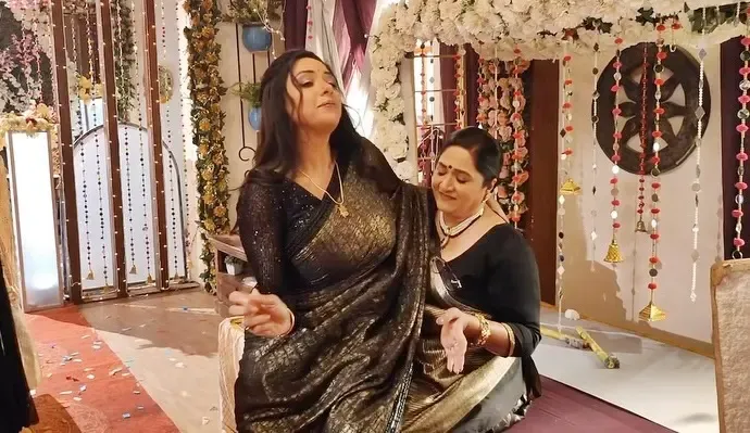 Rupali Ganguly Displays Her ‘Baa-titude’ in a Beloved Saree