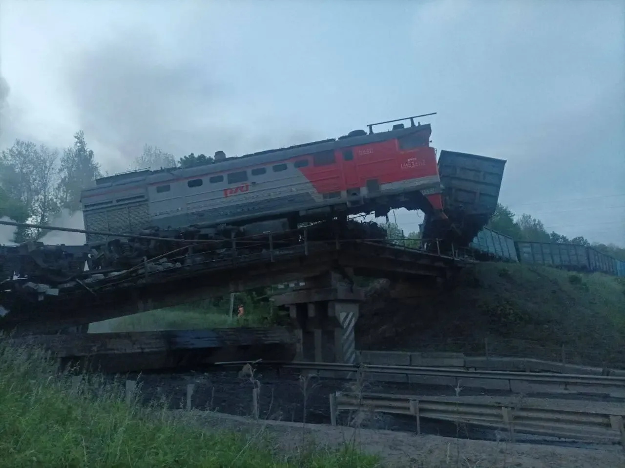 Did a Freight Train Derail After a Bridge Collapse in Russia?