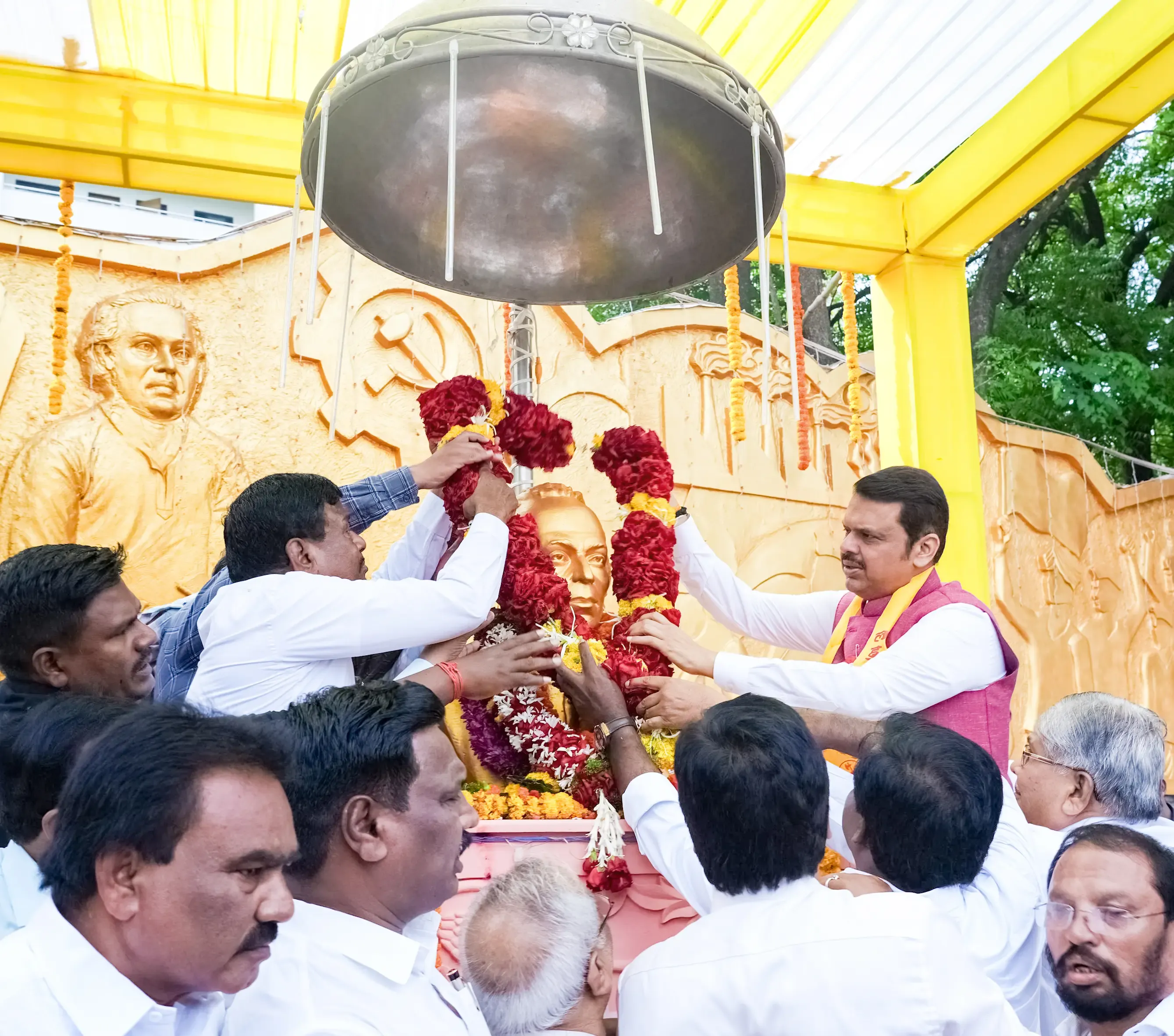 क्या साहित्यरत्न अन्नाभाऊ साठे की जयंती पर मुख्यमंत्री देवेंद्र फडणवीस ने दी श्रद्धांजलि?