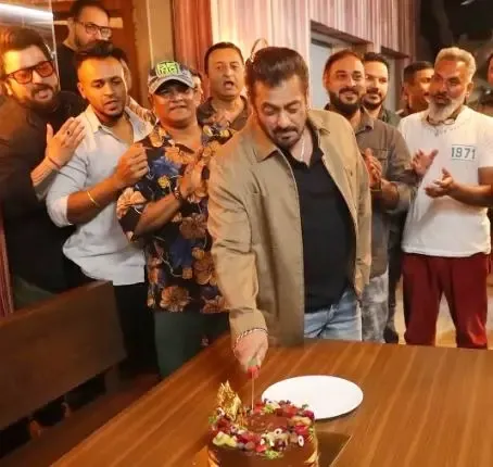 Salman Khan's Cozy Birthday Festivities