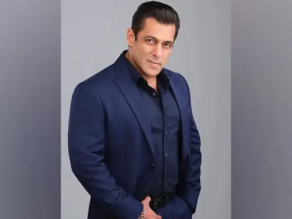 Salman Khan Arrives in Jamnagar with Family for Birthday Festivities