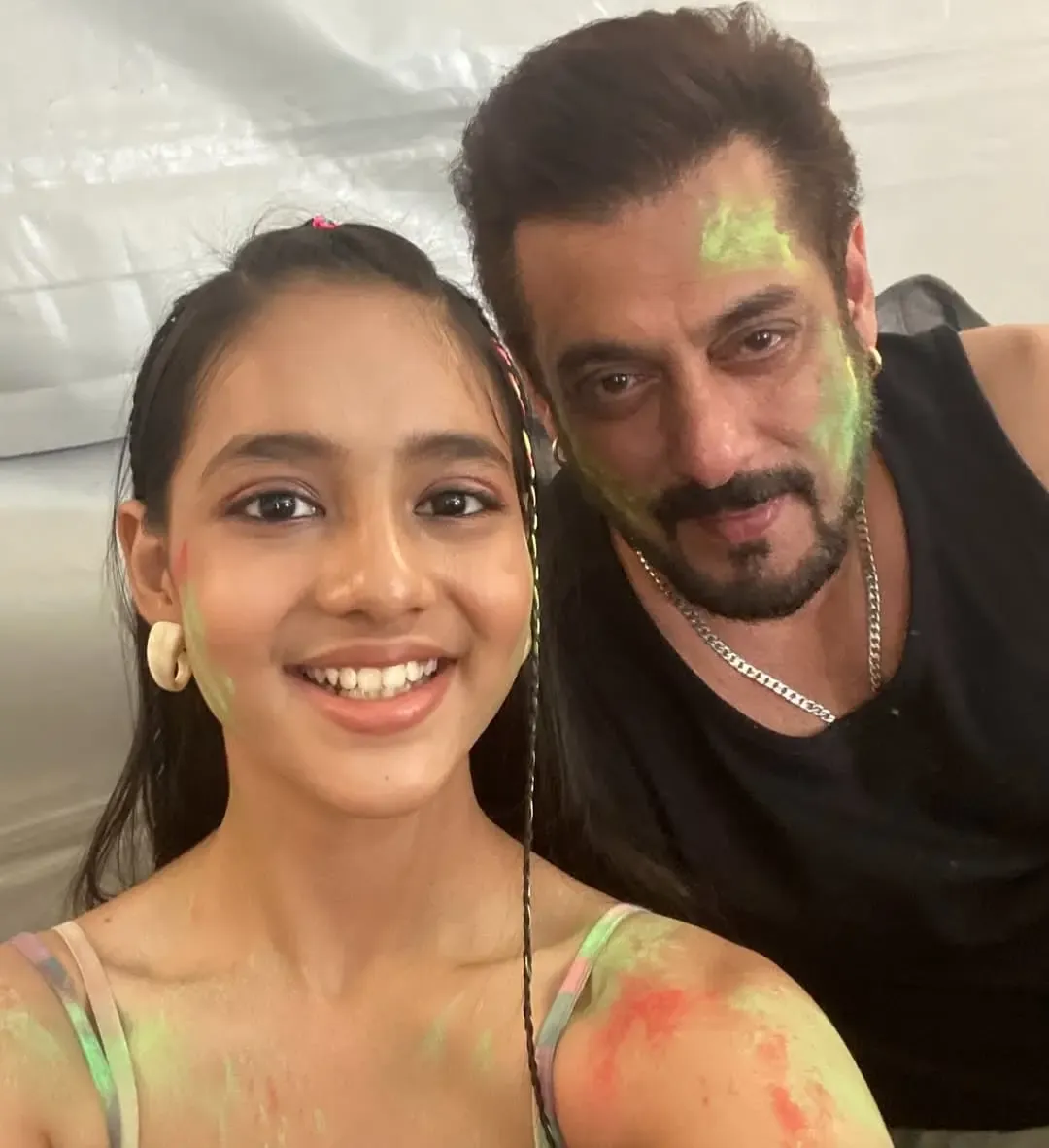 Salman Khan Celebrates Holi on the Set of 'Sikandar'