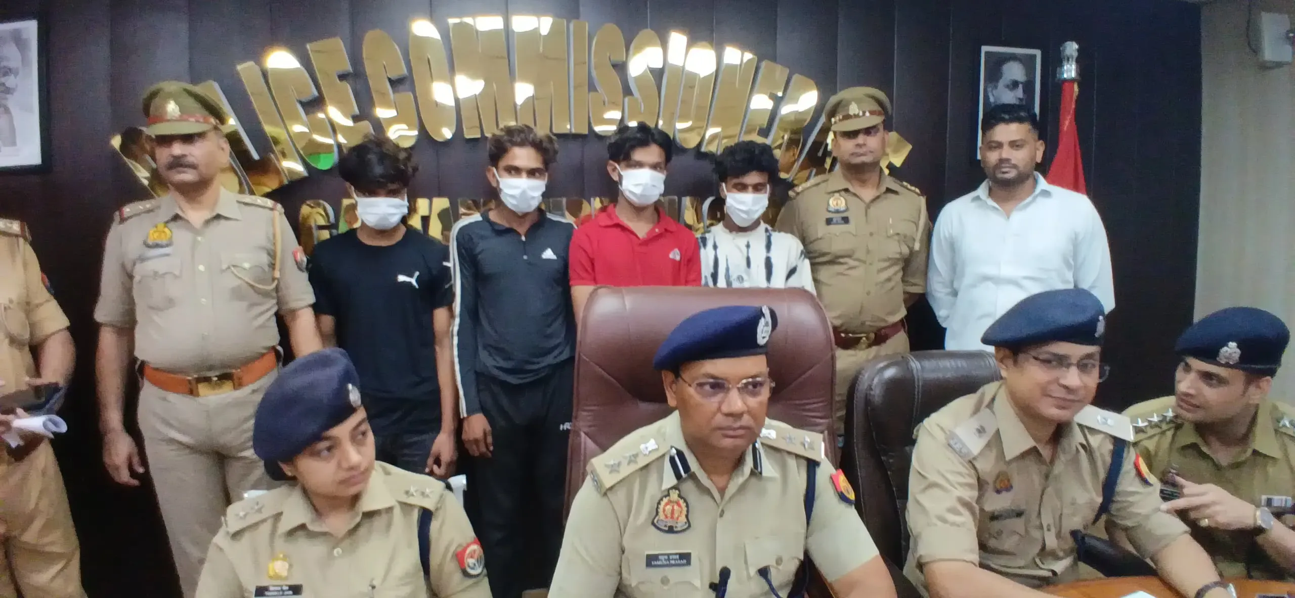 क्या नोएडा में 'ग्राइंडर' डेटिंग ऐप के जरिए धोखाधड़ी करने वाले गैंग का पर्दाफाश हुआ?