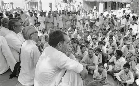 क्या समाजवाद और सिद्धांतों के अटल योद्धा चंद्रशेखर गांव की पगडंडियों से प्रधानमंत्री बने?