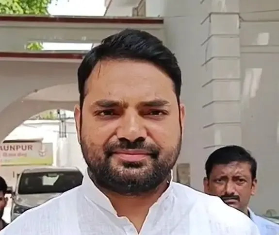 क्या समाजवादी पार्टी हमेशा आजम खान के साथ खड़ी रहेगी?
