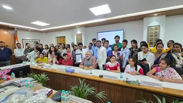 How Many Beneficiaries Have Received Placements Under the Samarth Scheme?