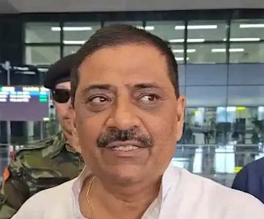 क्या संजय झा का तेजस्वी यादव पर निशाना उचित है, 'दो वोटर कार्ड रखना क्रिमिनल ऑफेंस'?