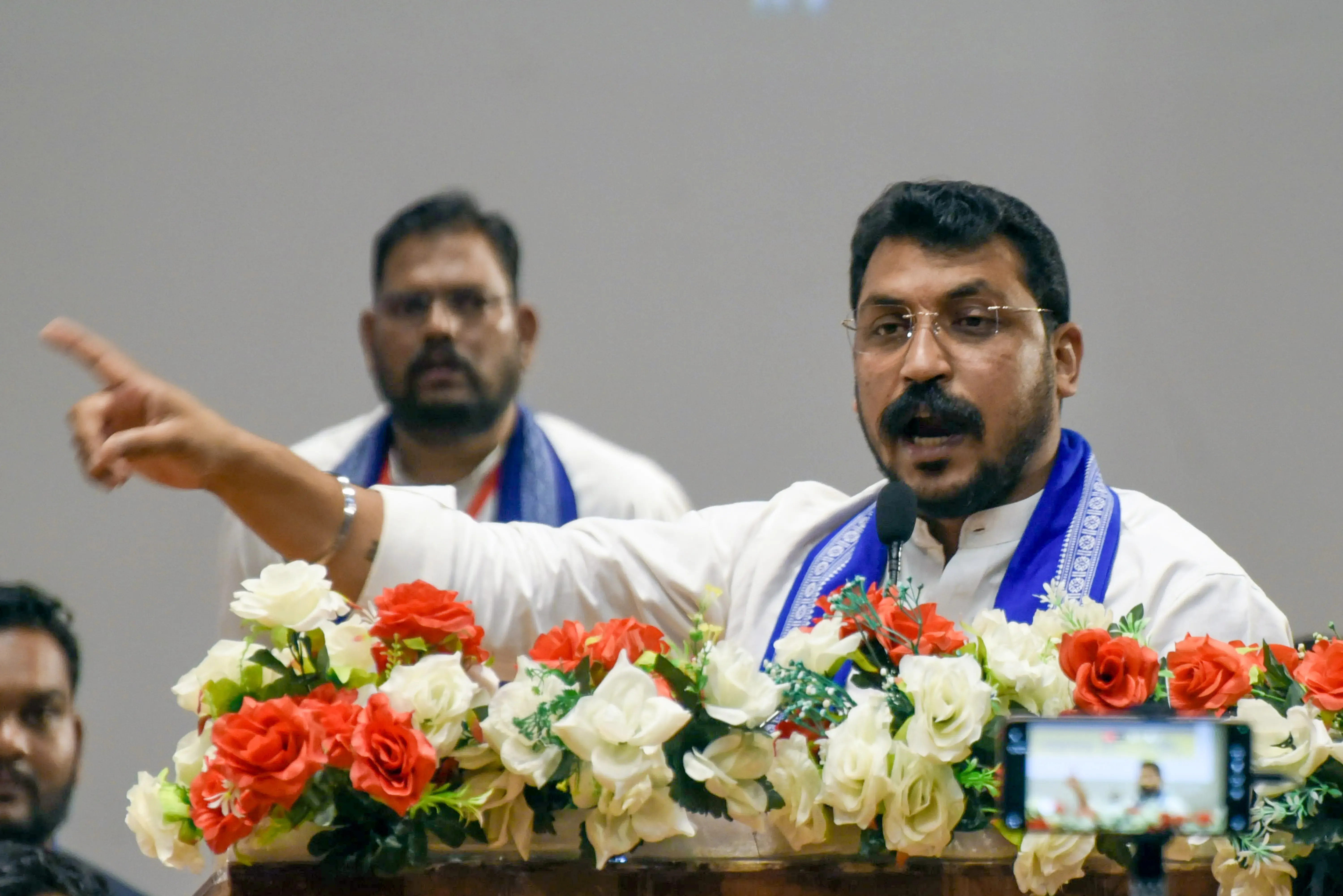 क्या सांसद चंद्रशेखर ने गयासुद्दीन हैदर कैनाल पर बसी बस्ती को उजाड़ने का आरोप लगाया?