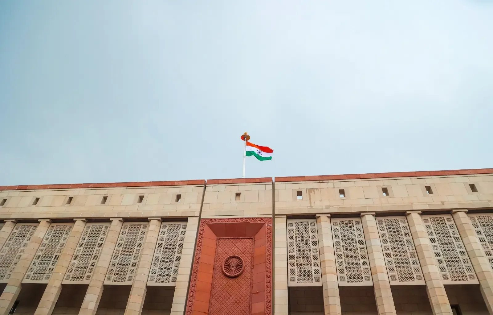 क्या संसद में विपक्ष ने फिर से हंगामा किया, कार्यवाही स्थगित हुई?