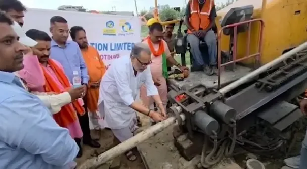 क्या सांसद राधामोहन सिंह ने मोतिहारी में गैस पाइपलाइन बिछाने के कार्य का शुभारंभ किया?