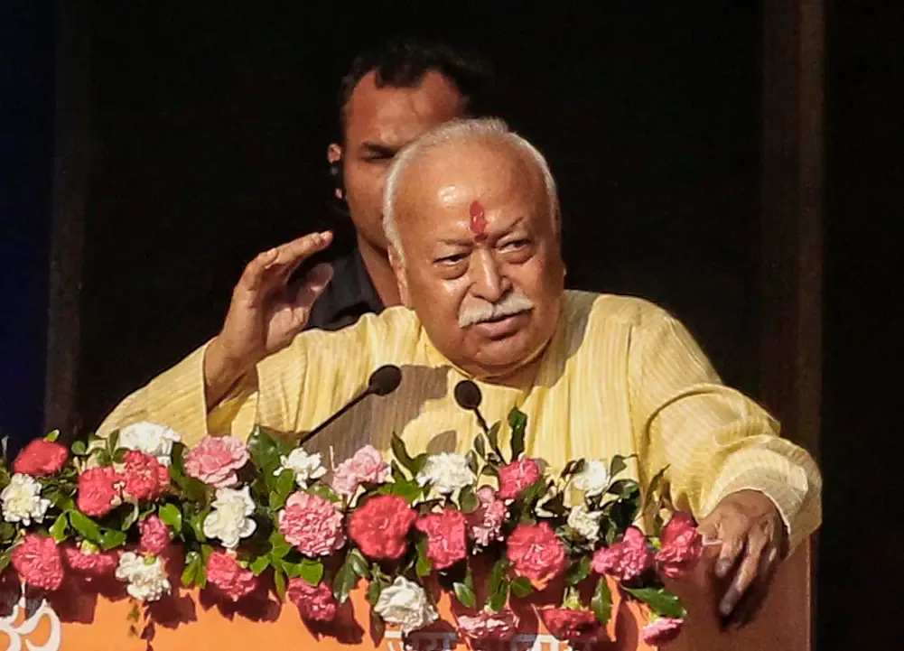 क्या संस्कृत सभी भाषाओं की जननी है, बोलना सीखना होगा : मोहन भागवत